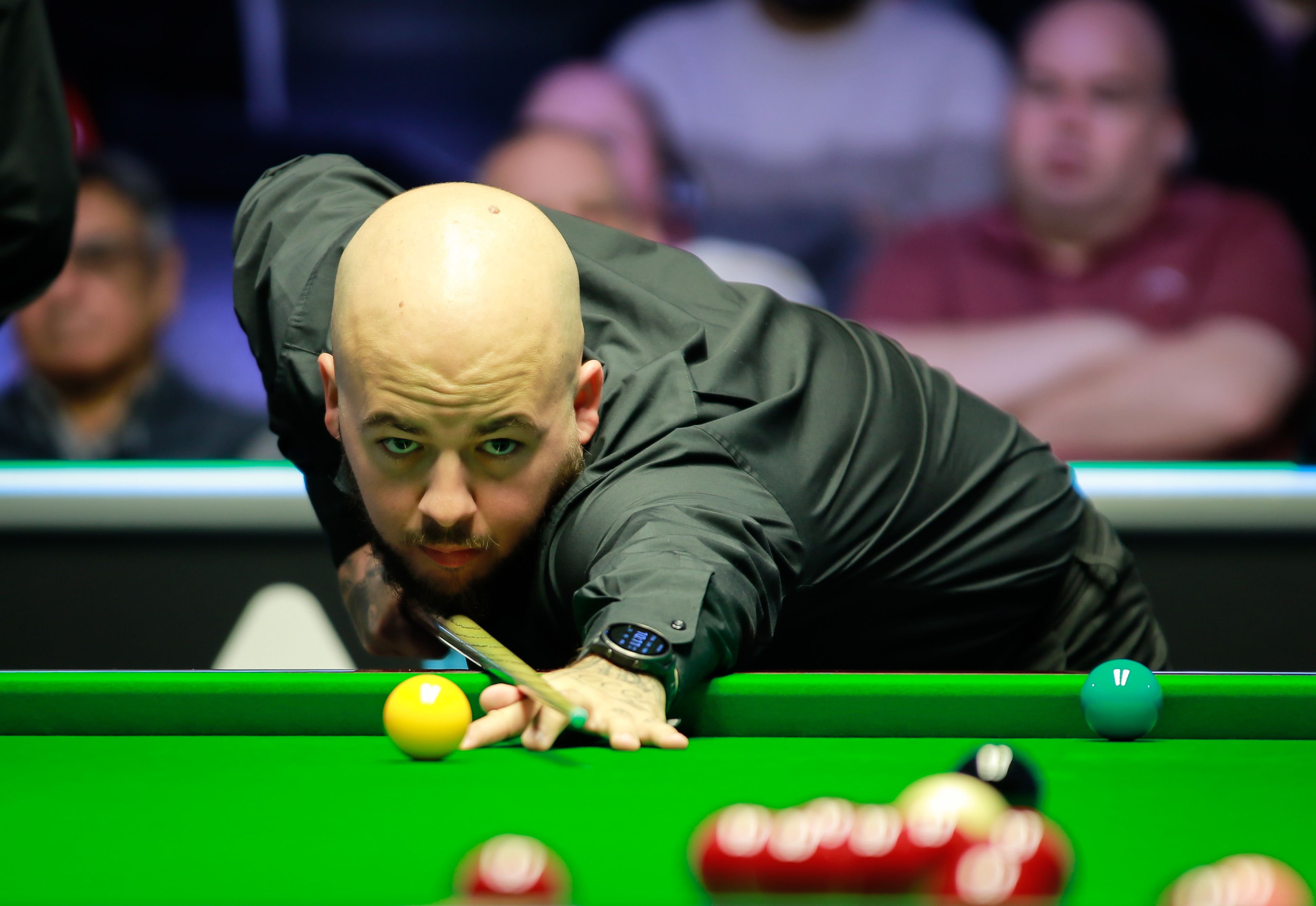 了他在中场 了他在中场