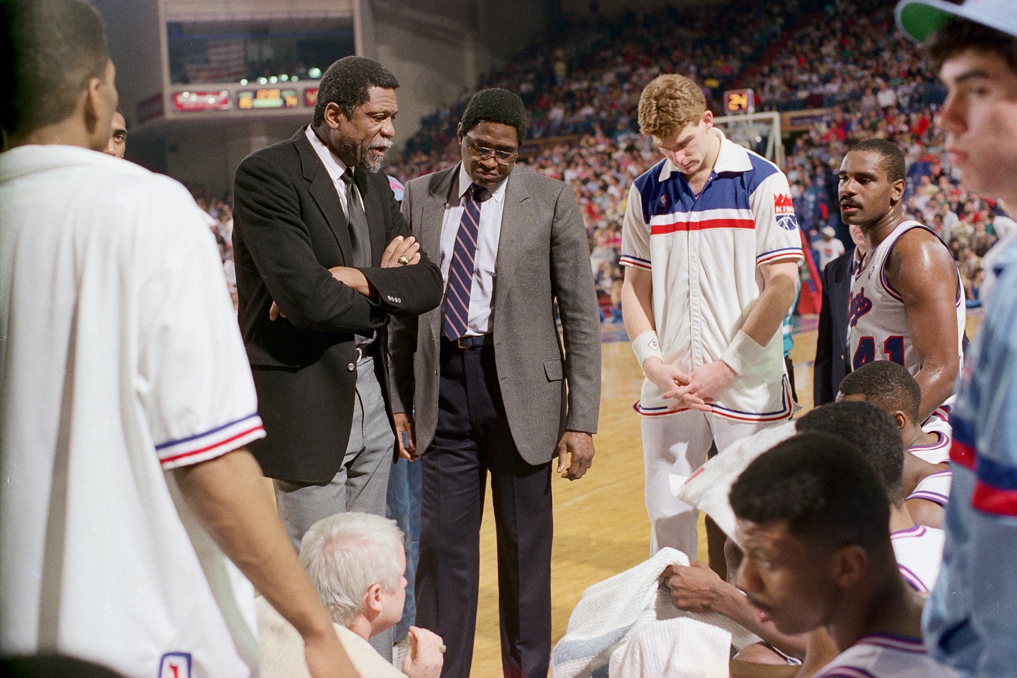 体坛名场面｜老将带伤战至最后一跳！何可欣无惧压力，完美动作谢幕