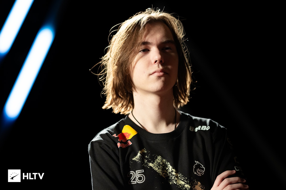 他在高位手 他在高位手